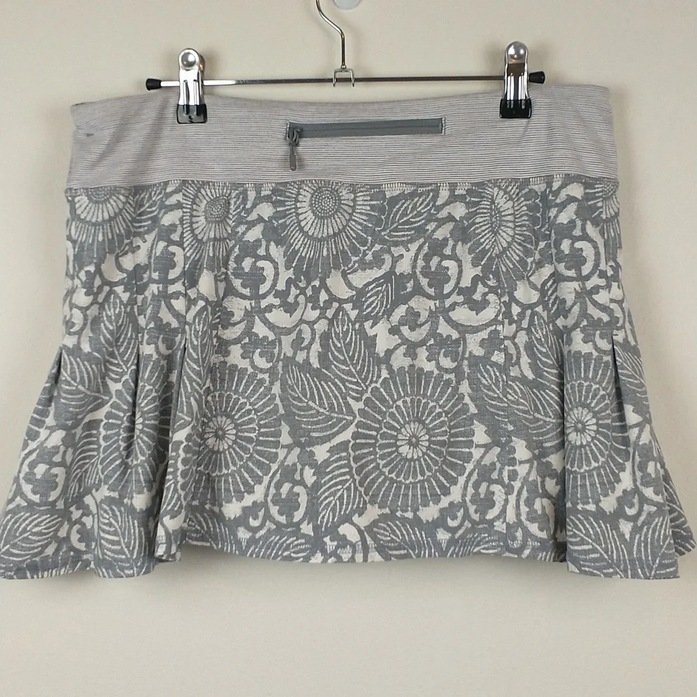 Lululemon Run: In The Sun Skirt 10 Gray Floral Skort Lined Athletic Stretch